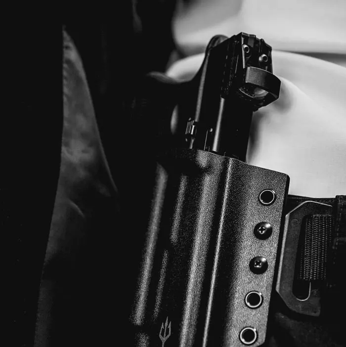 Versteckte Pistole am Gurtel